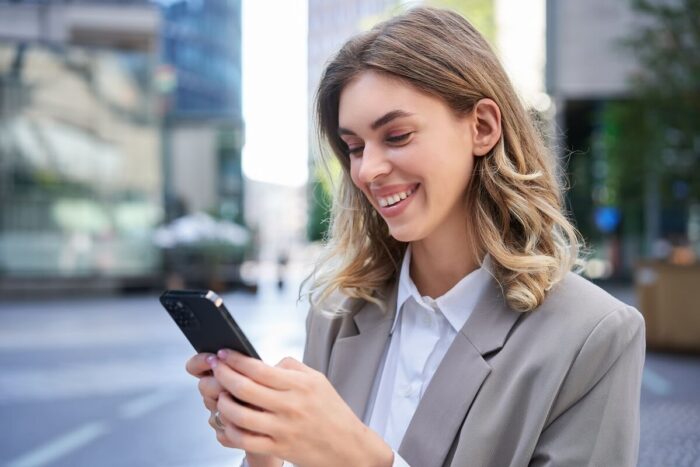 portrait-of-smiling-businesswoman-chat-in-app